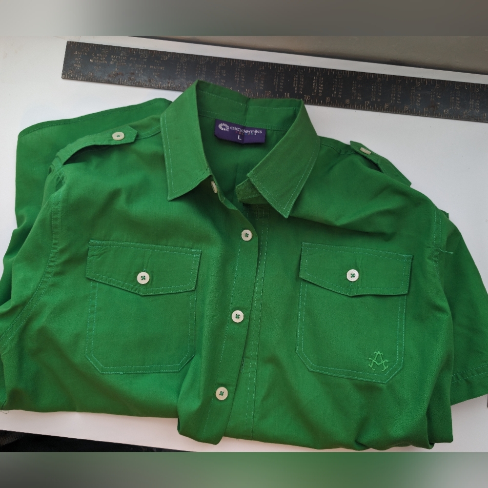 Short sleeve large academiks button down green shirt